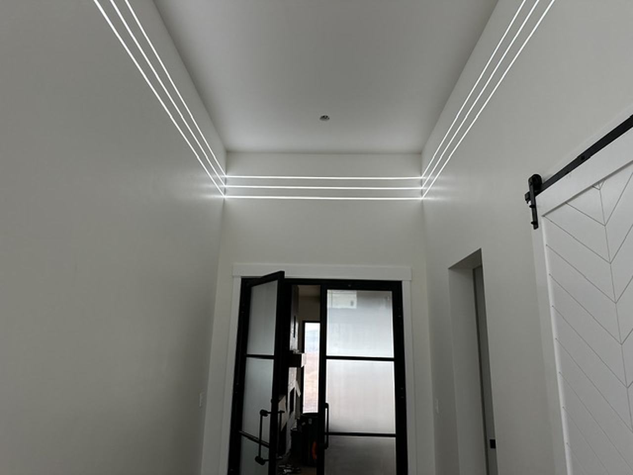 Triple-run linear LED ceiling in modern hallway